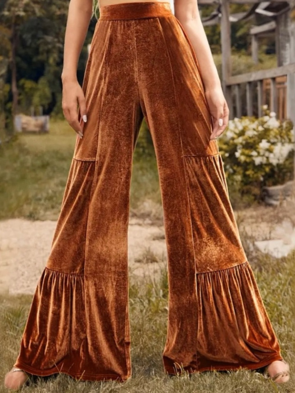 Luukse Velvet Gold Tiered Wide-Leg Pants - M